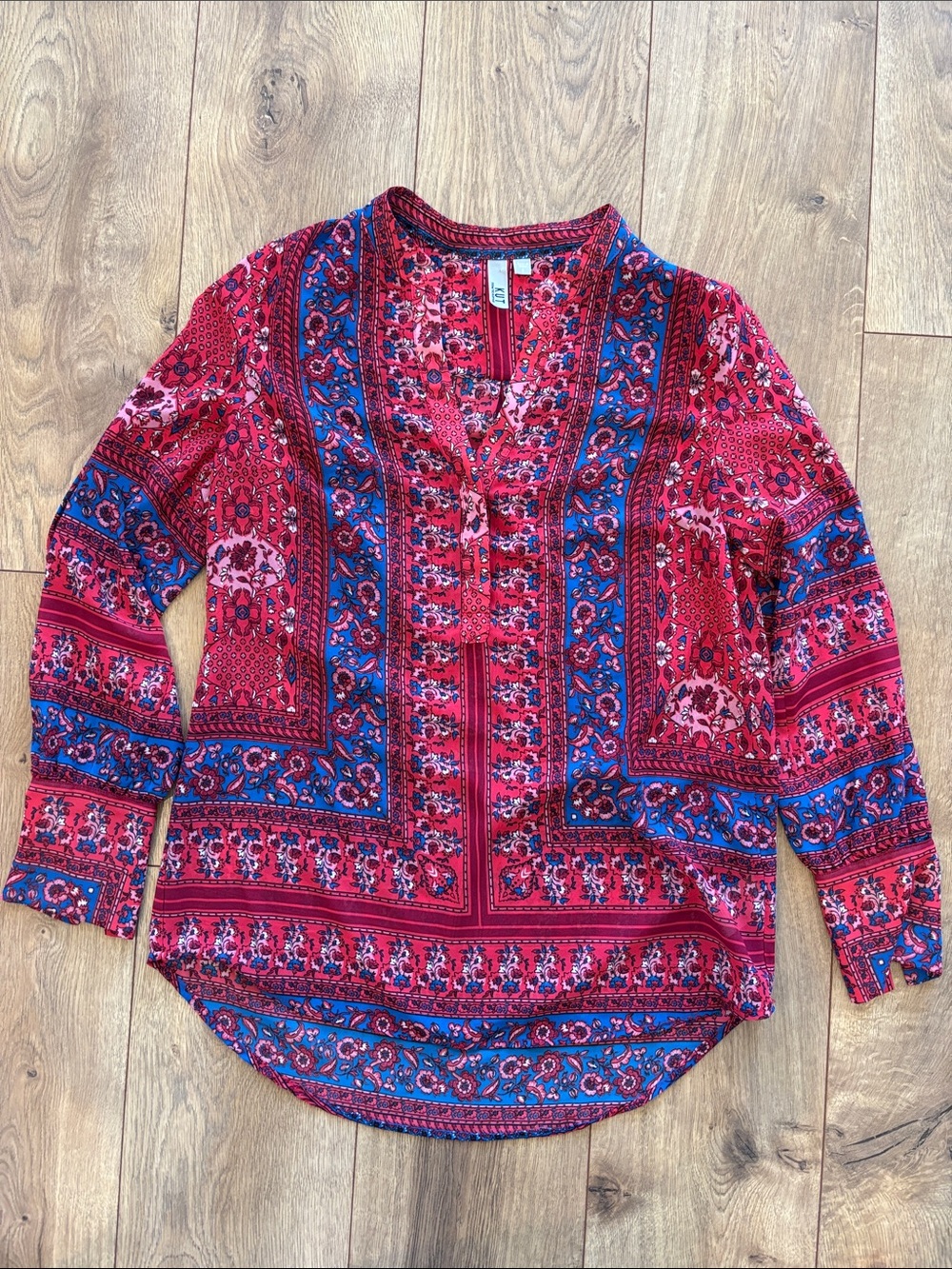 Kut from the Kloth Red and Blue Printed Long Sleeve V-Neck Blouse